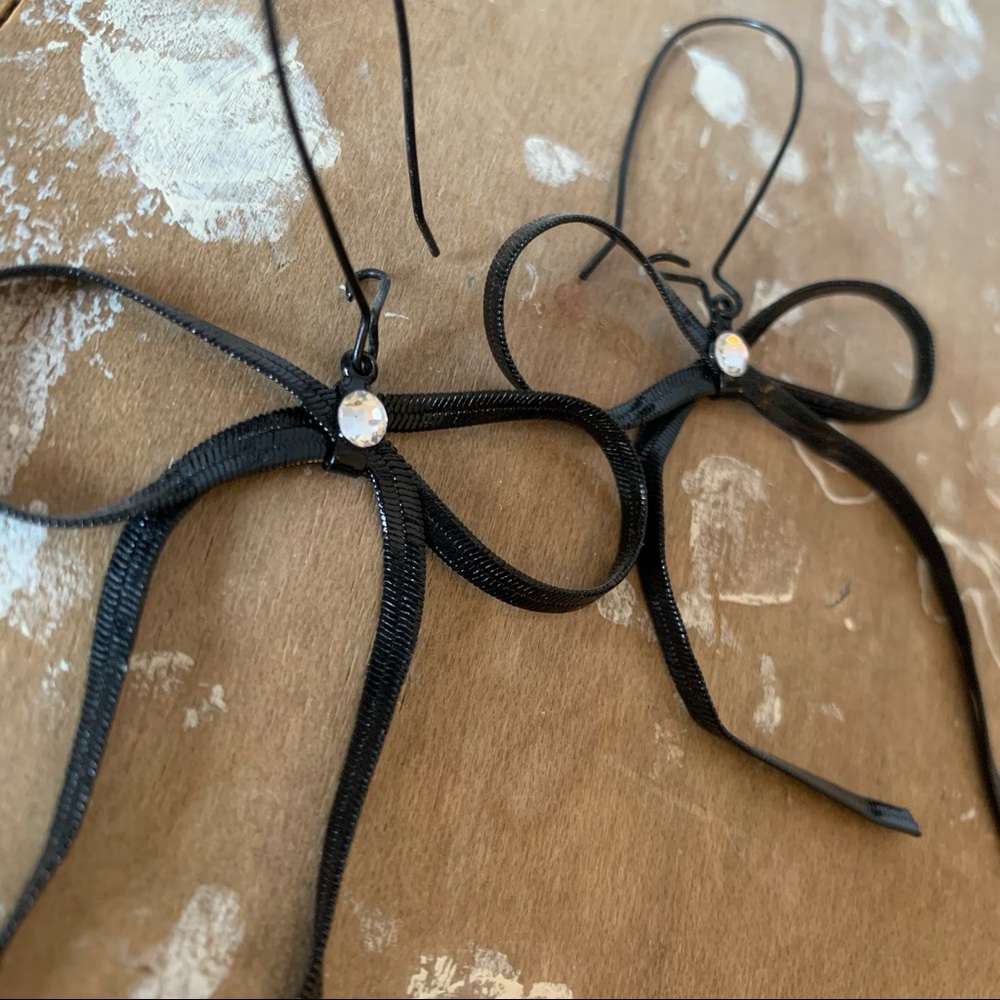 Betsey Johnson bow earrings